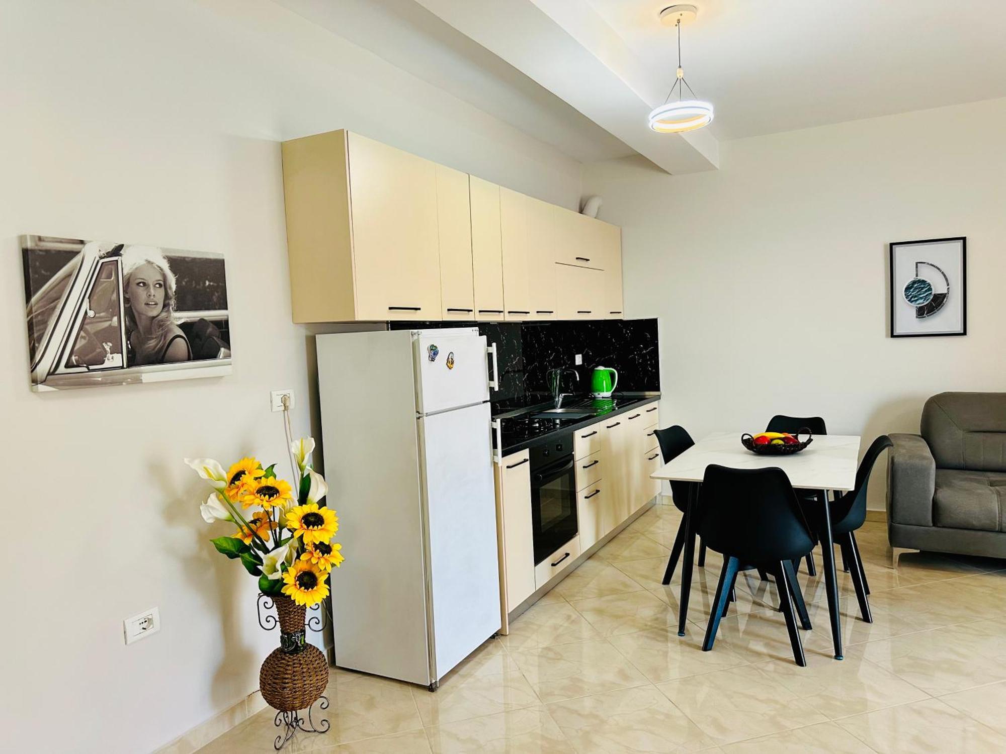 Jico Travel - Erjon Apartments Vlorë Екстериор снимка