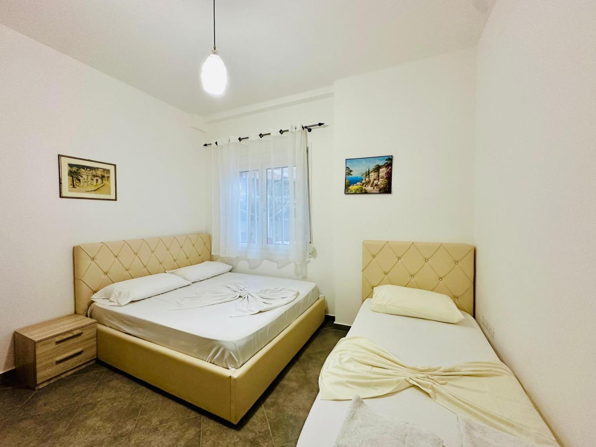 Jico Travel - Erjon Apartments Vlorë Стая снимка