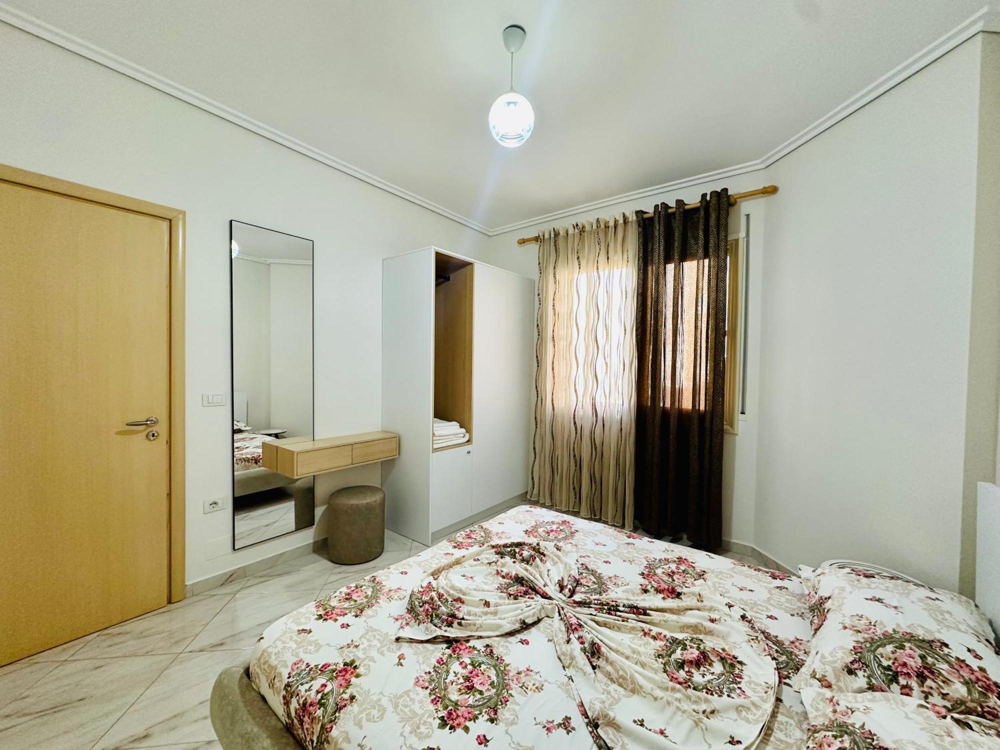 Jico Travel - Erjon Apartments Vlorë Екстериор снимка