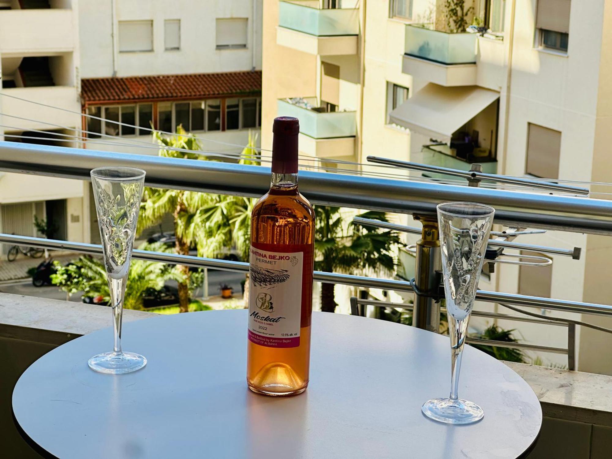 Jico Travel - Erjon Apartments Vlorë Екстериор снимка