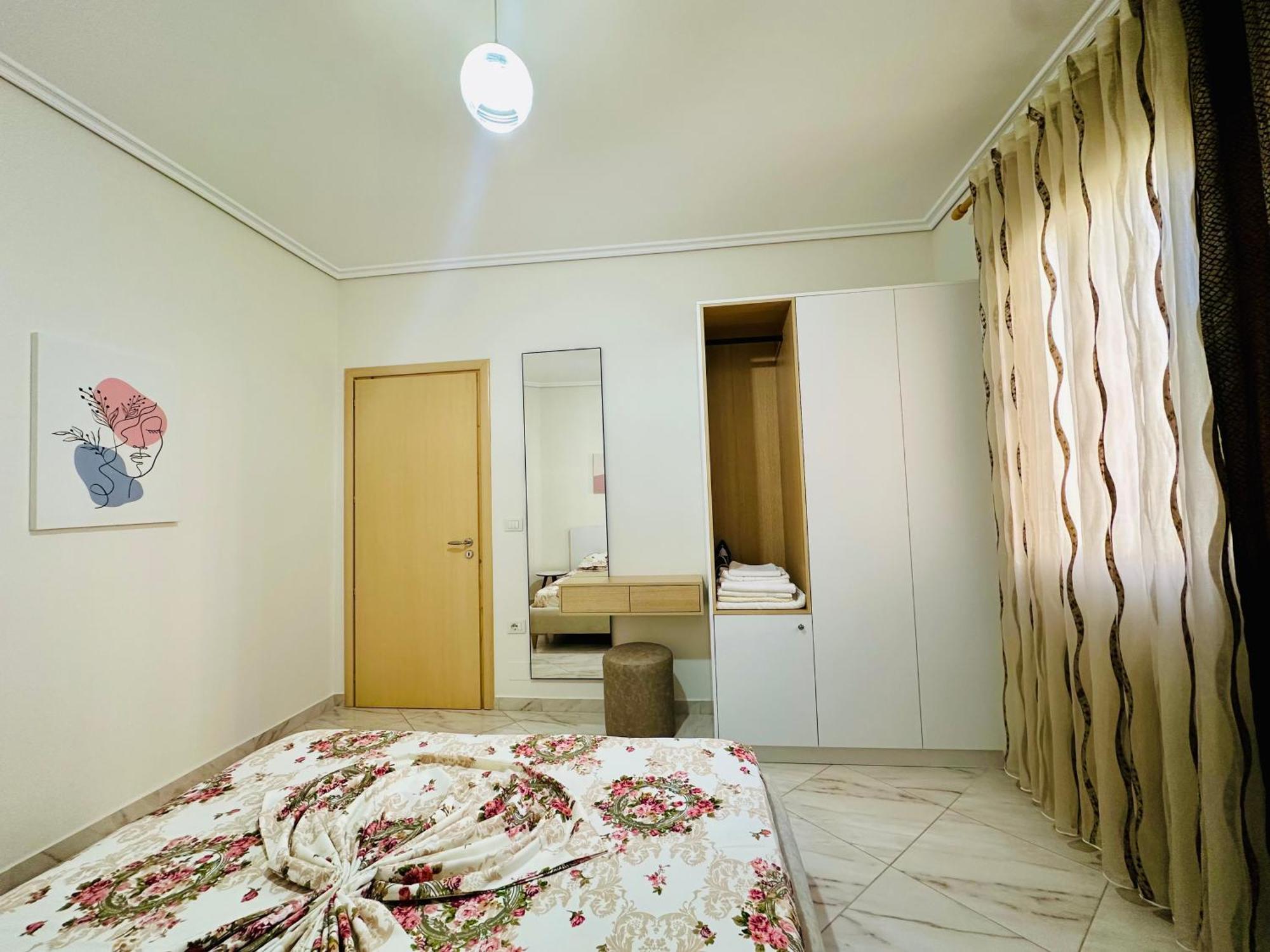 Jico Travel - Erjon Apartments Vlorë Екстериор снимка