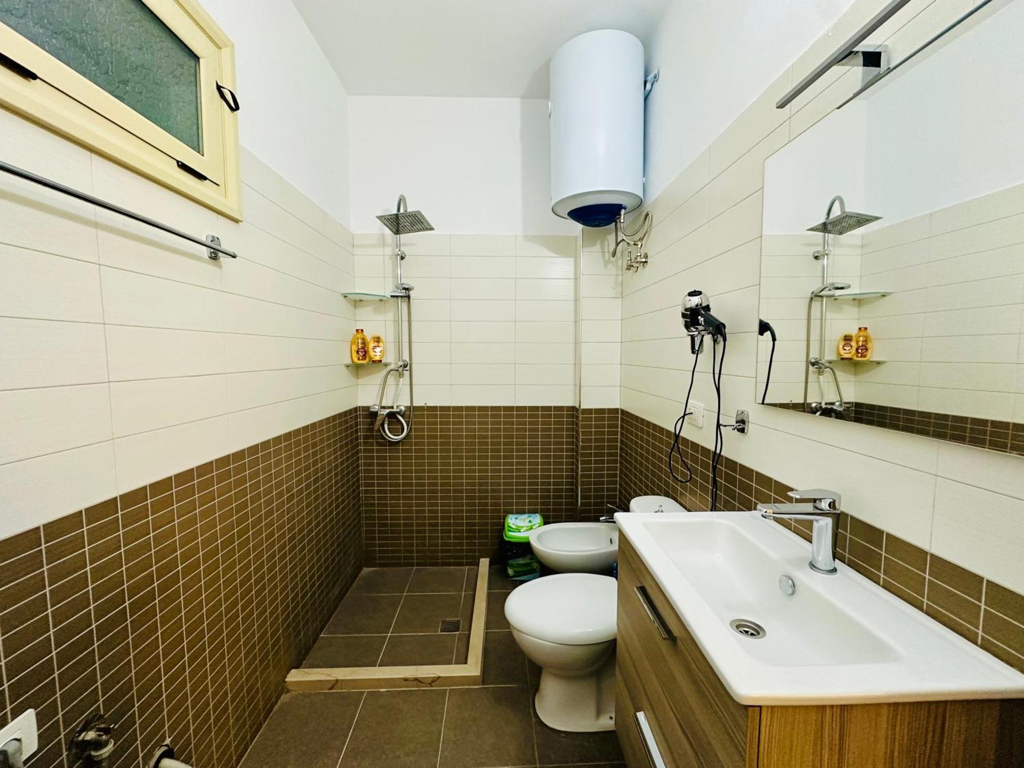 Jico Travel - Erjon Apartments Vlorë Стая снимка